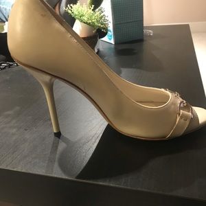 Cream Gucci 3.5 inch heels with silver detail